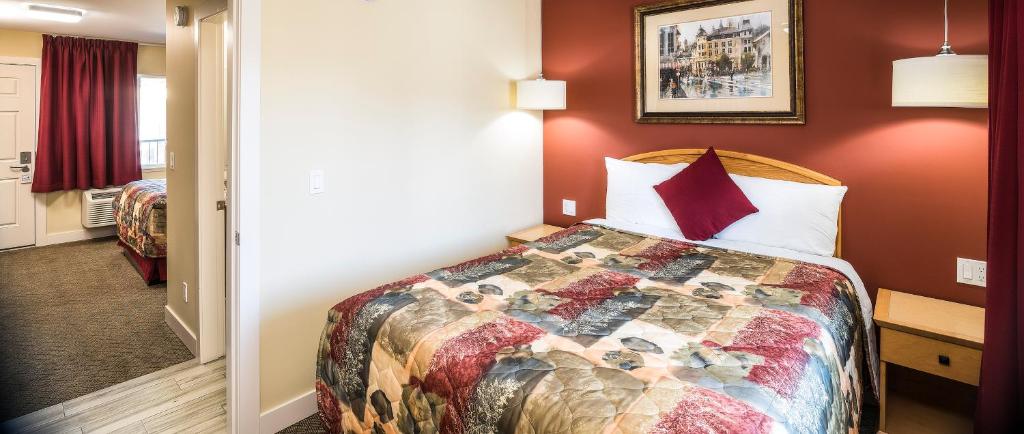 Sahara Courtyard Inn Penticton room 4