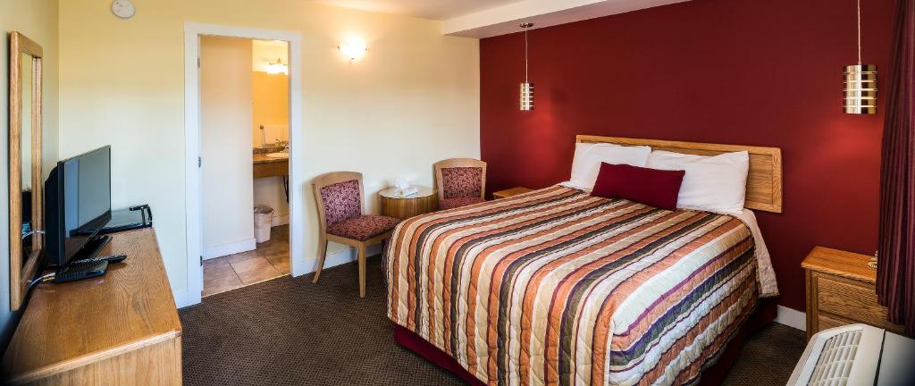 Sahara Courtyard Inn Penticton room 6